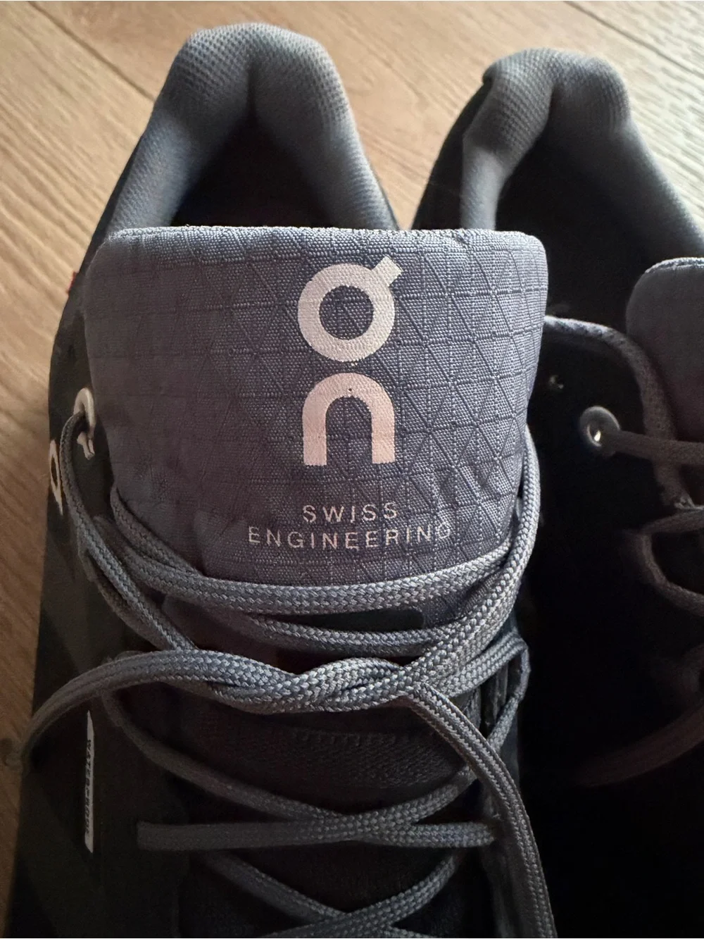 On Cloudventure Waterproof Trail Running Shoes Mens 9 Black Grey Hiking